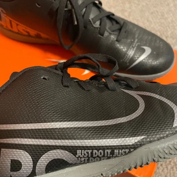 Nike Vapor 13 Club IC Men's Black Futsal Shoes - Picture 6 of 8